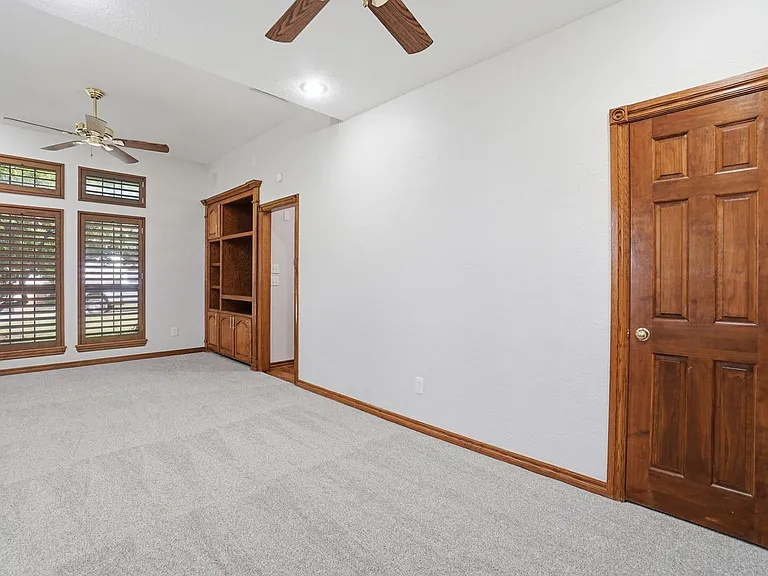 3102 NE Heritage Dr — Photo 32
