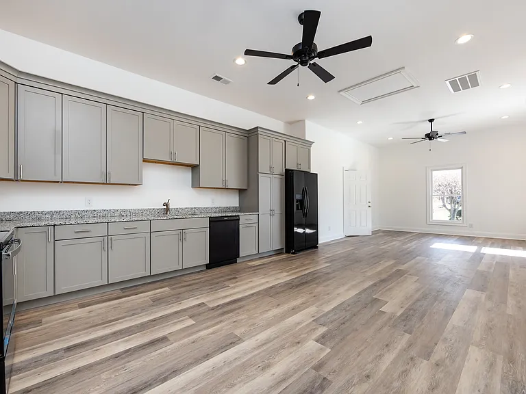 400 S Sanford St #A — Photo 24