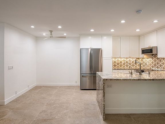 3rd image of 4600 Lamont St #123