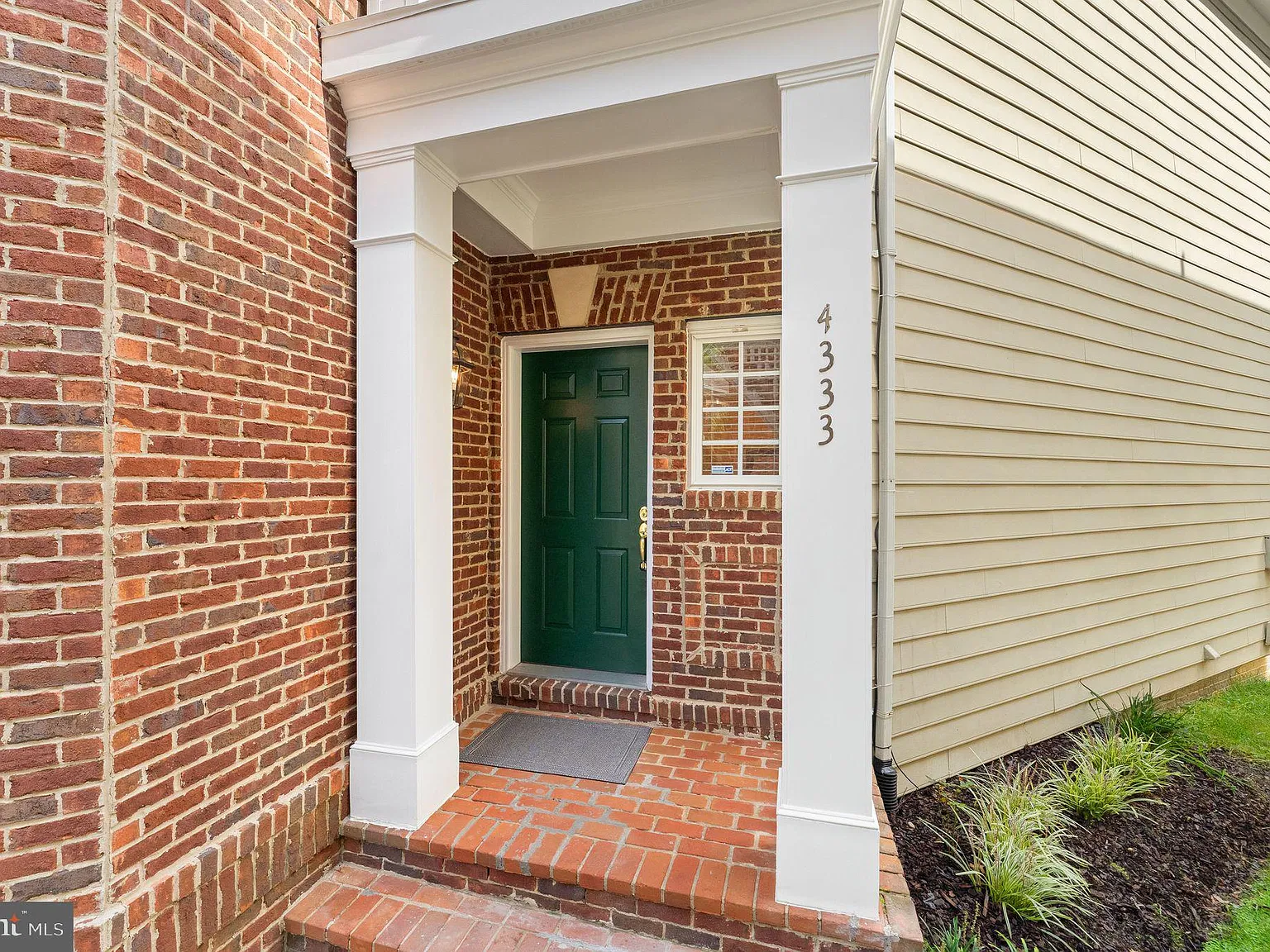 3 bed, 3.5 bath, 2235 sqft, $4,075 — Photo 3