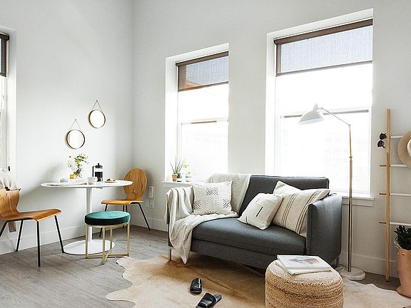 4th image of 2371 Franklin Ave E #409