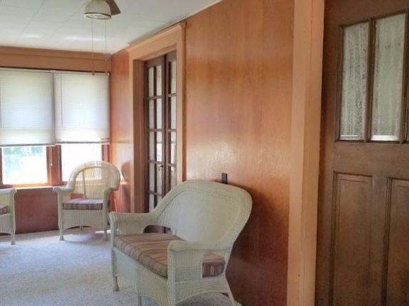 3rd image of 402 E McKinley St