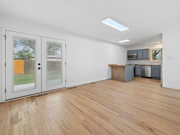 309 Redwood Dr — Photo 8