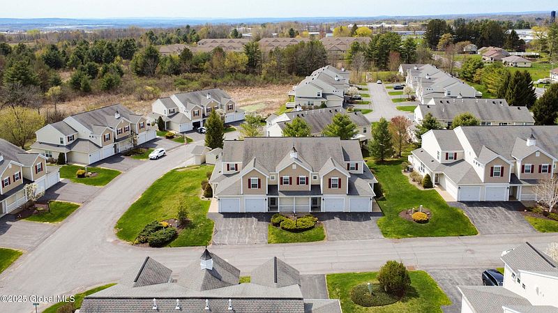 4th image of 307 Willow Court