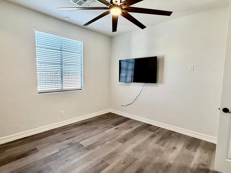1777 W Ocotillo Rd — Photo 30