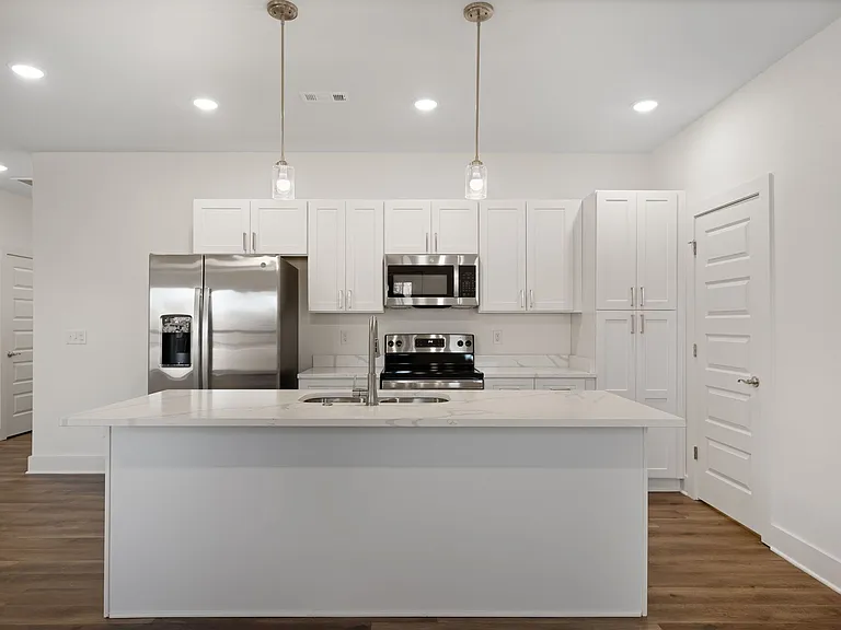 2713 SW Shackelton Ave #1 — Photo 6