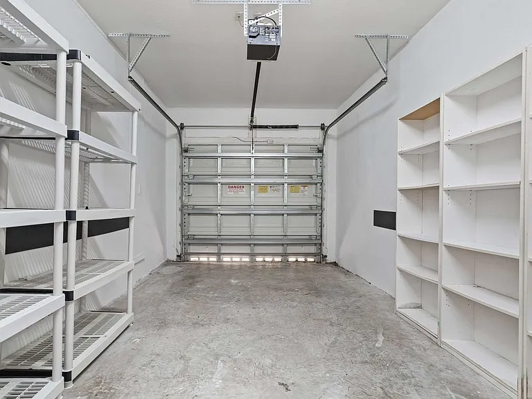 330 SW 2nd Ave #3 — Photo 22