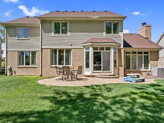 3rd image of 6062 Fairborn Dr