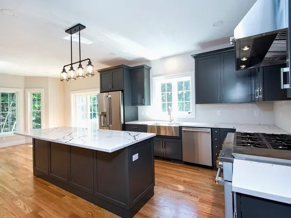 572 Harvard St, East Bridgewater, MA 02333
