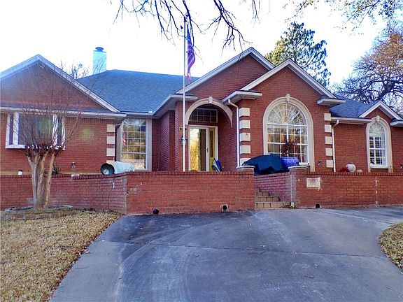 2nd image of 820 Sylvan Dr