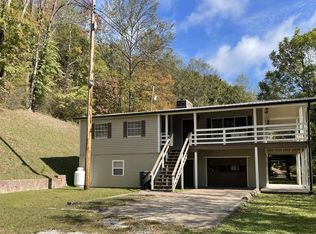 564 Millers Crk, Van Lear, KY 41265