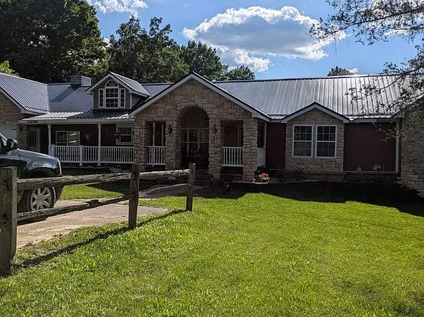8105 Greystone Ln, Bonne Terre, MO 63628