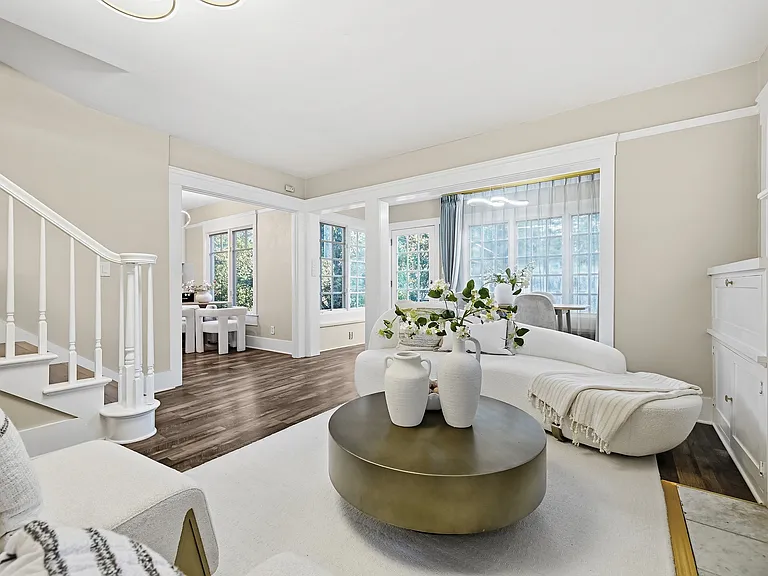 205 Caldwell Ave — Photo 2