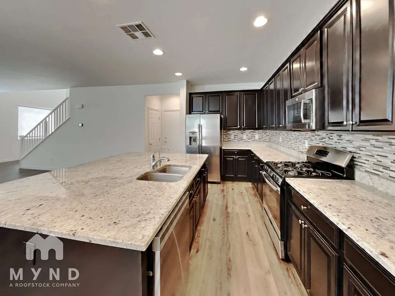 4 bed, 3.0 bath, 2701 sqft, $2,615 — Photo 4