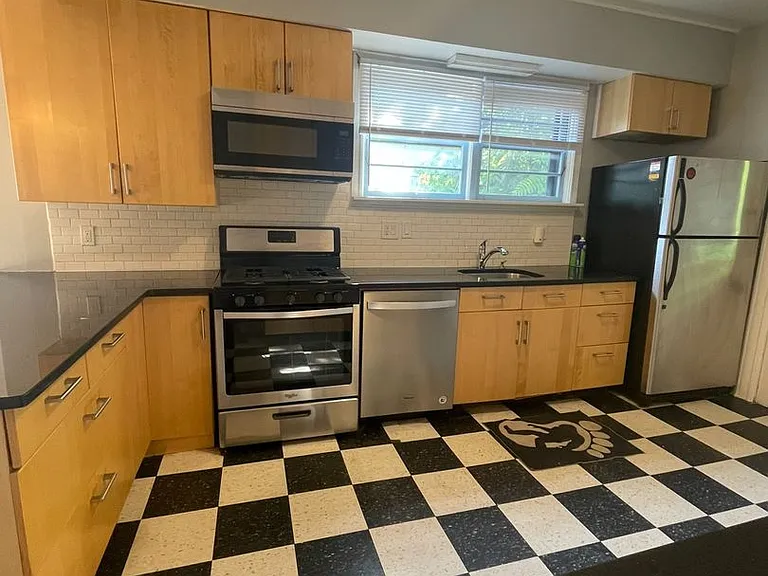 310 E William St — Photo 16