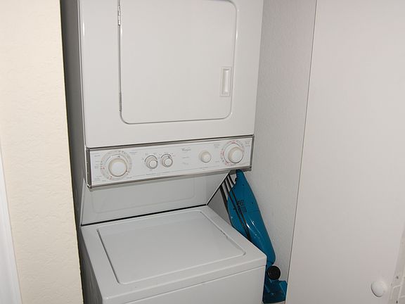 5th image of 605 W Flagler St #601