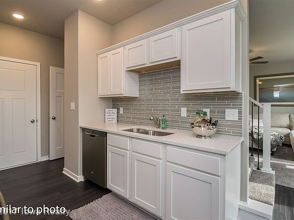 5th image of 2808 Lois Ln