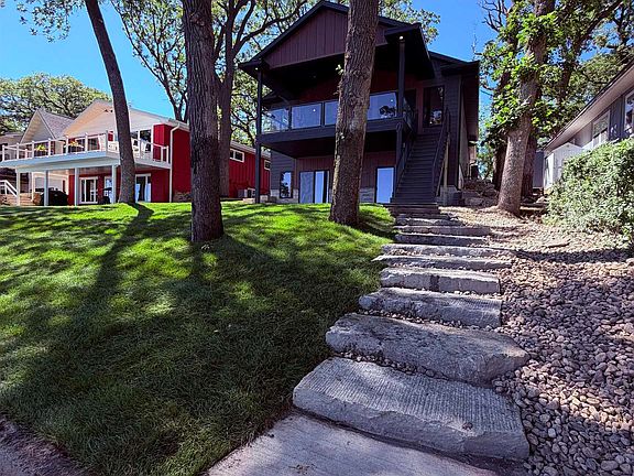 3rd image of 1201 Lakeshore Dr