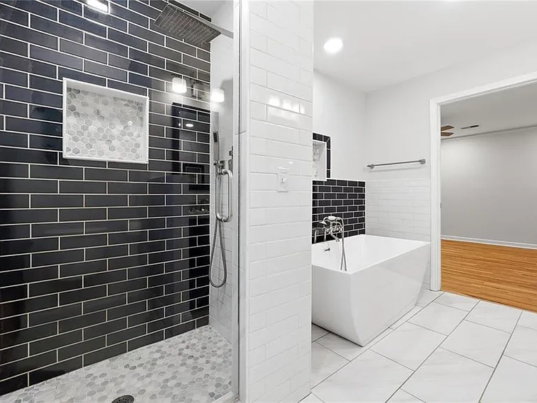 3731 Dunwoody Club Dr — Photo 15
