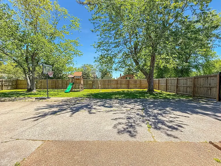 809 Bagwell Blvd — Photo 29