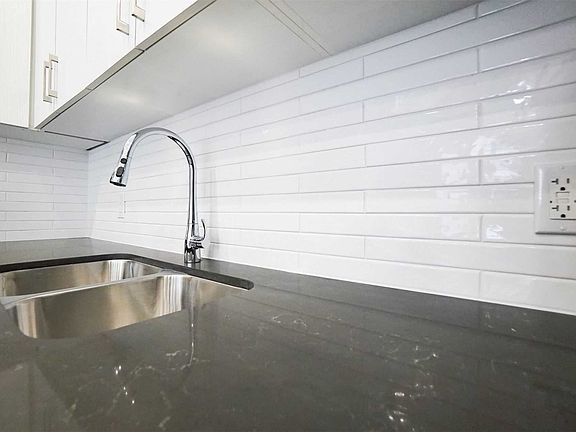 3rd image of 217 Jarvis St #3