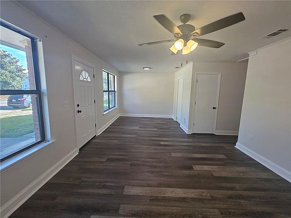5th image of 3906 Paris Ave