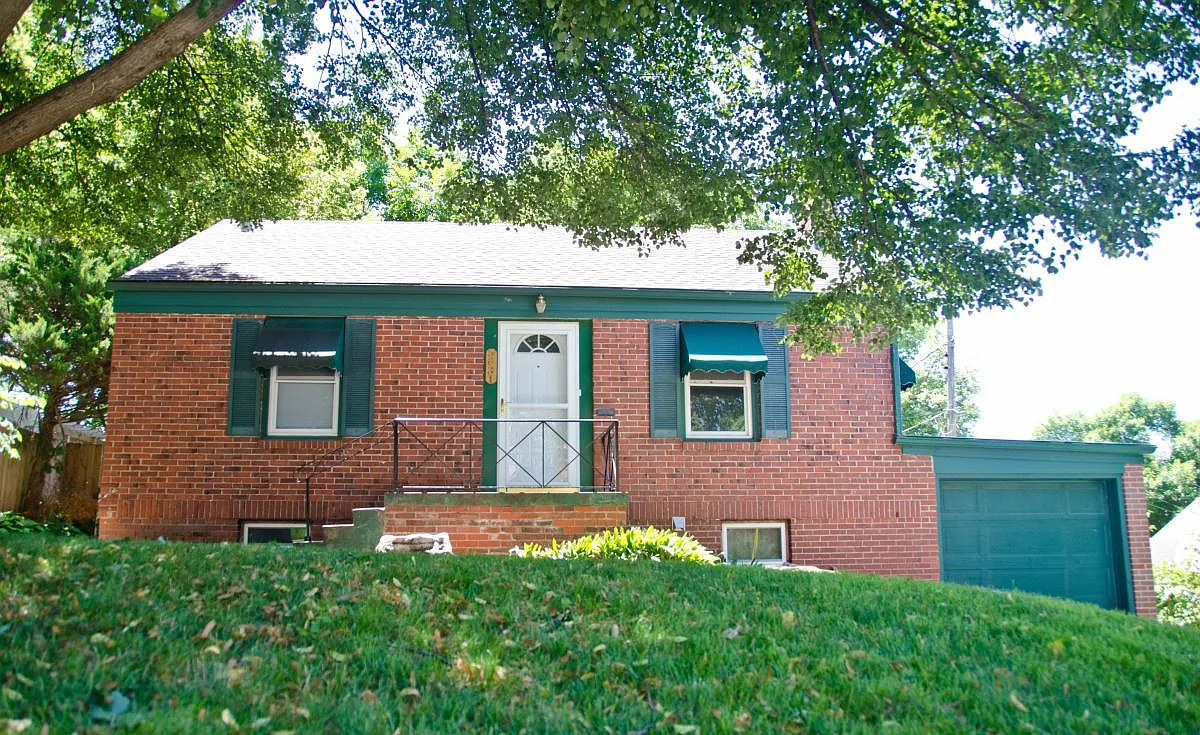 5631 Pine Street — Photo 1