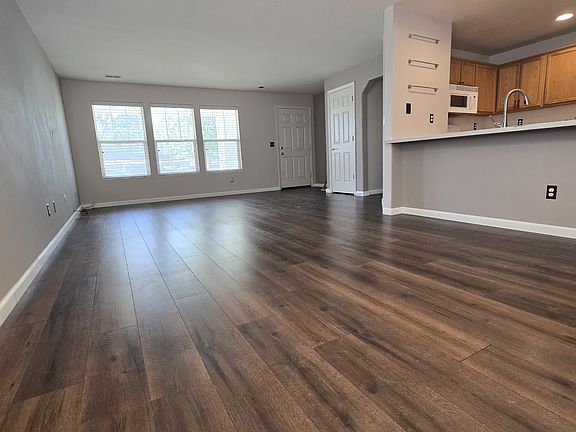 2nd image of 1404 Pin Oak Dr