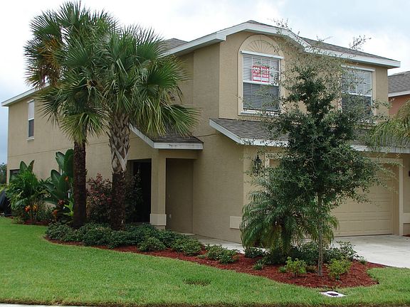 Large landscaped side yard