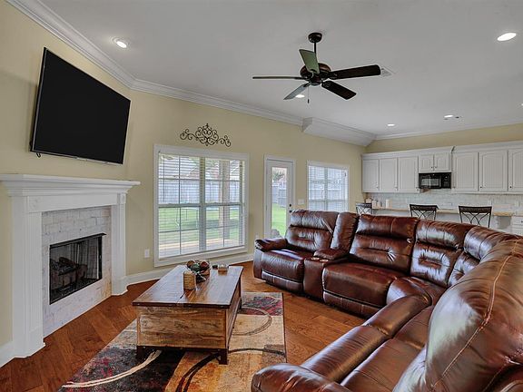 4th image of 524 Westfield Dr