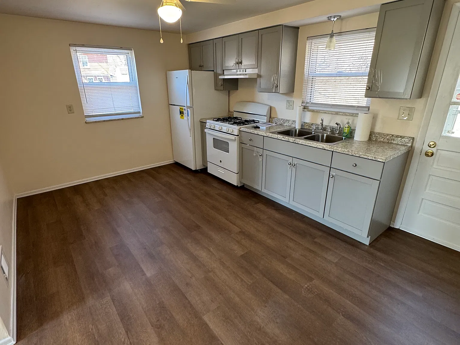 129 Center St — Photo 2
