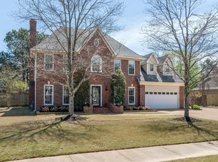 1332 Pin Pointe Dr, Collierville, TN 38017