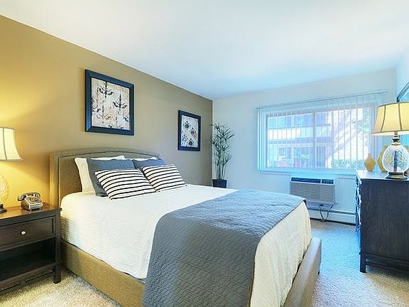 2nd image of 1731 Locust Pl APT 205