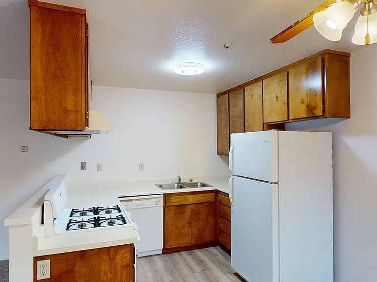 701 Mission Blvd #9 — Photo 3