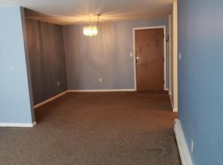 81 High St APT 3, Amesbury, MA 01913