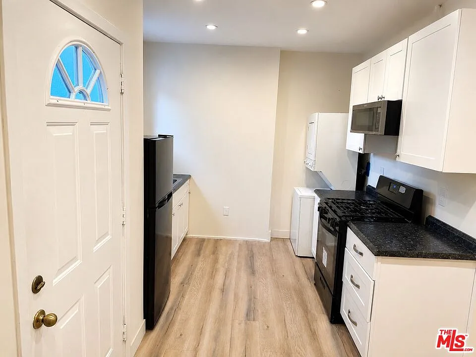 1 bed, 1.0 bath, 360 sqft, $1,950 — Photo 4