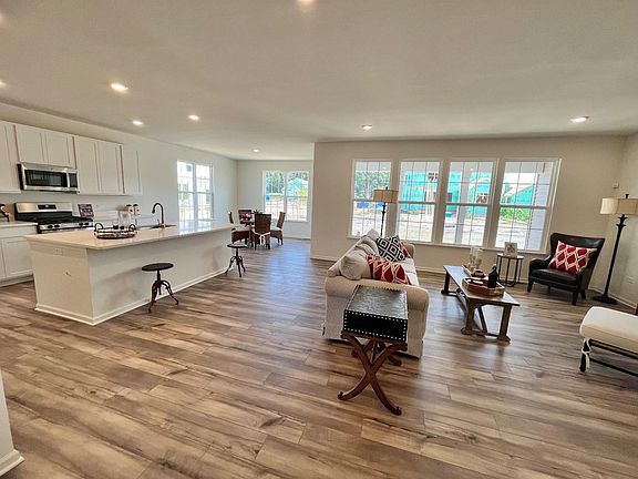 5th image of 4030 Brander Dr