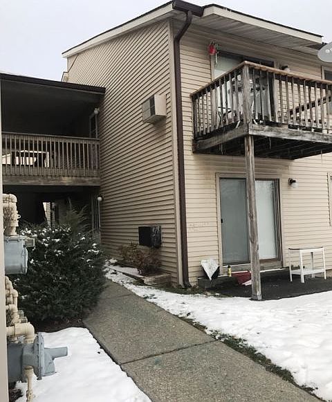 1st image of 404 Concord Ln