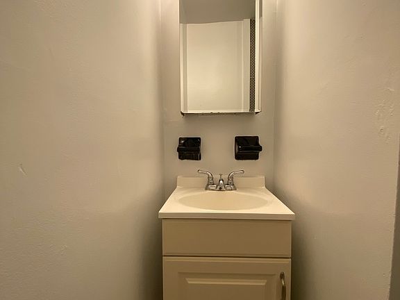 5th image of 207 E 89th St APT A5