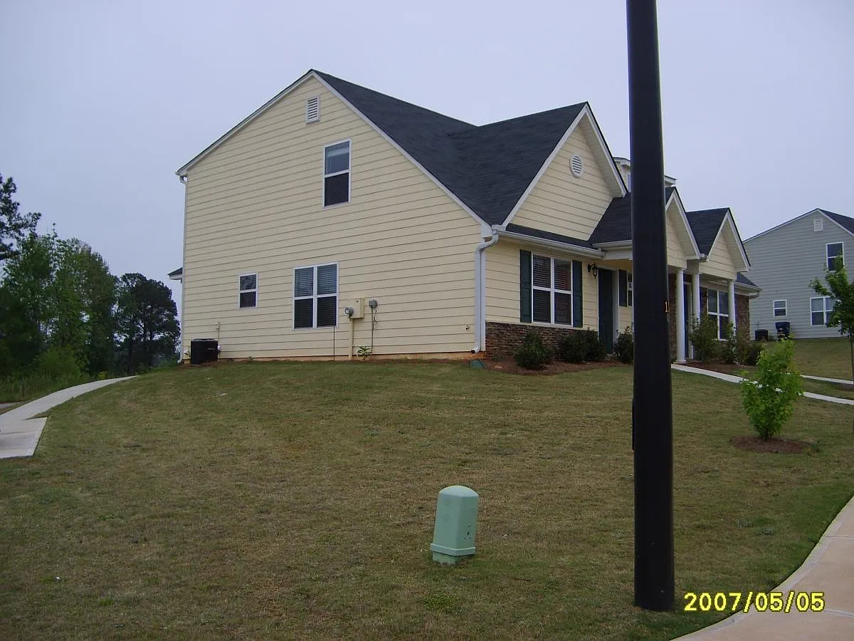 Side of the house - 421 Bridgewater Way