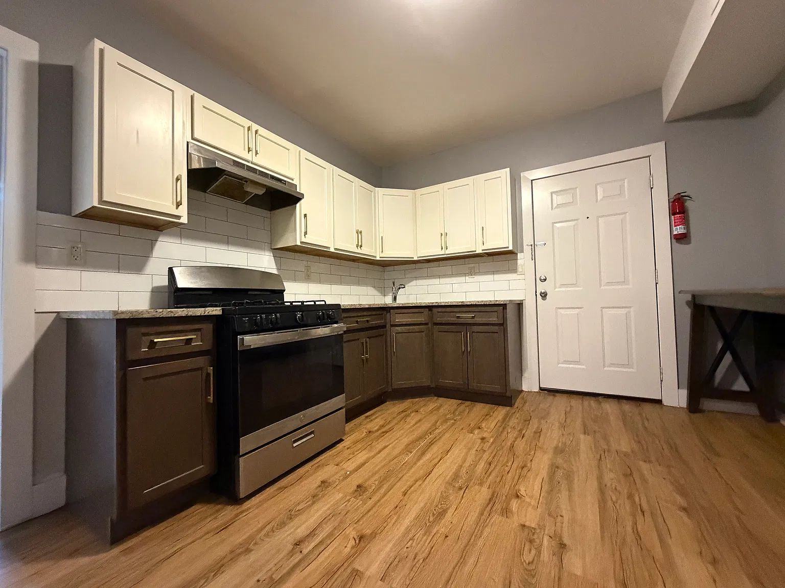 3 bed, 750 sqft, $1,850 — Photo 2