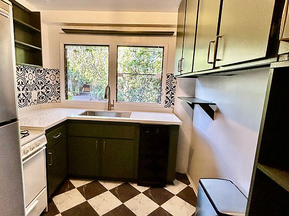 4th image of 2130 Vista Del Mar St #6