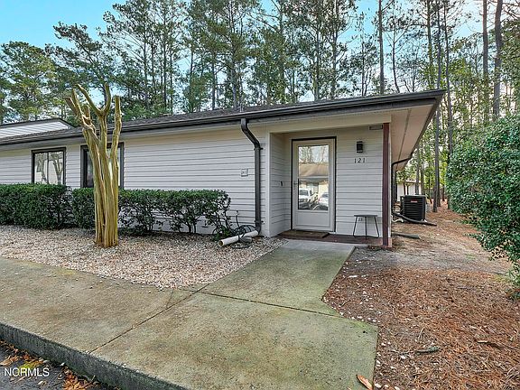 3rd image of 1507 Military Cutoff Rd APT 121