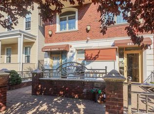 2569 38th St APT 4R, Long Island City, NY 11103