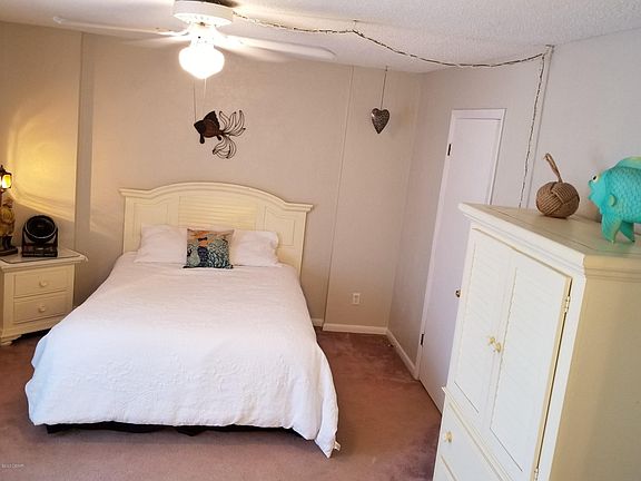2nd image of 20 Oakwood Park #20