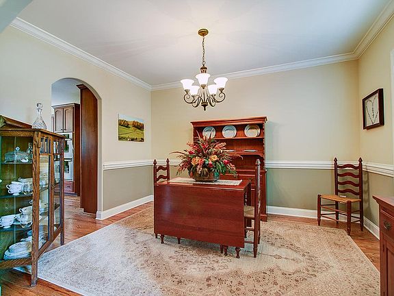 3rd image of 1567 Hunt Club Blvd