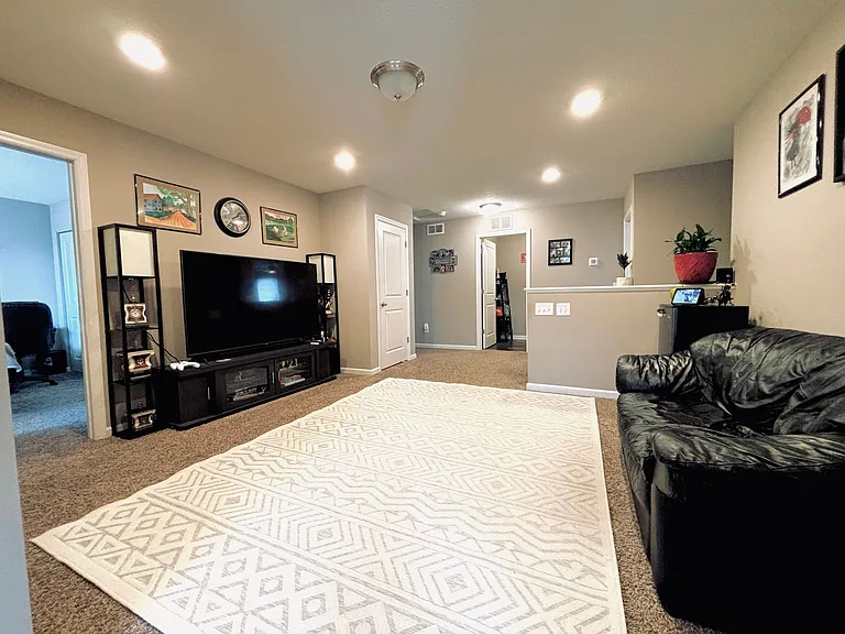 1533 Linwood Cir — Photo 22