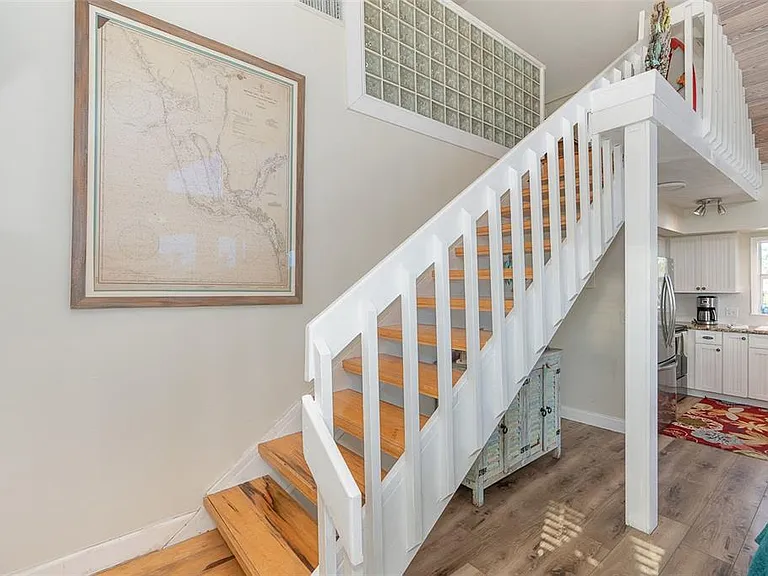 210 Bocilla Dr — Photo 27