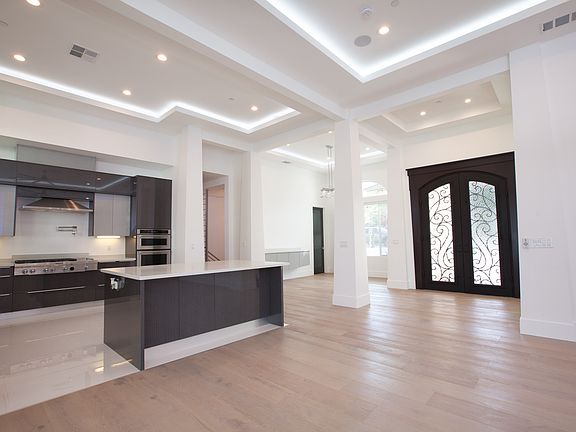 3rd image of 613 Lakeridge Dr