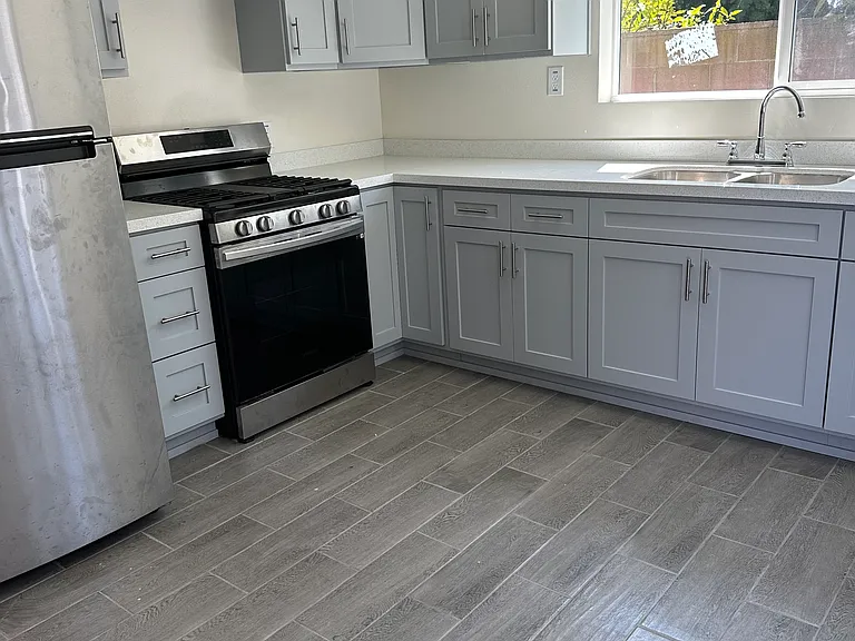 8426 Ramsgate Ave — Photo 1
